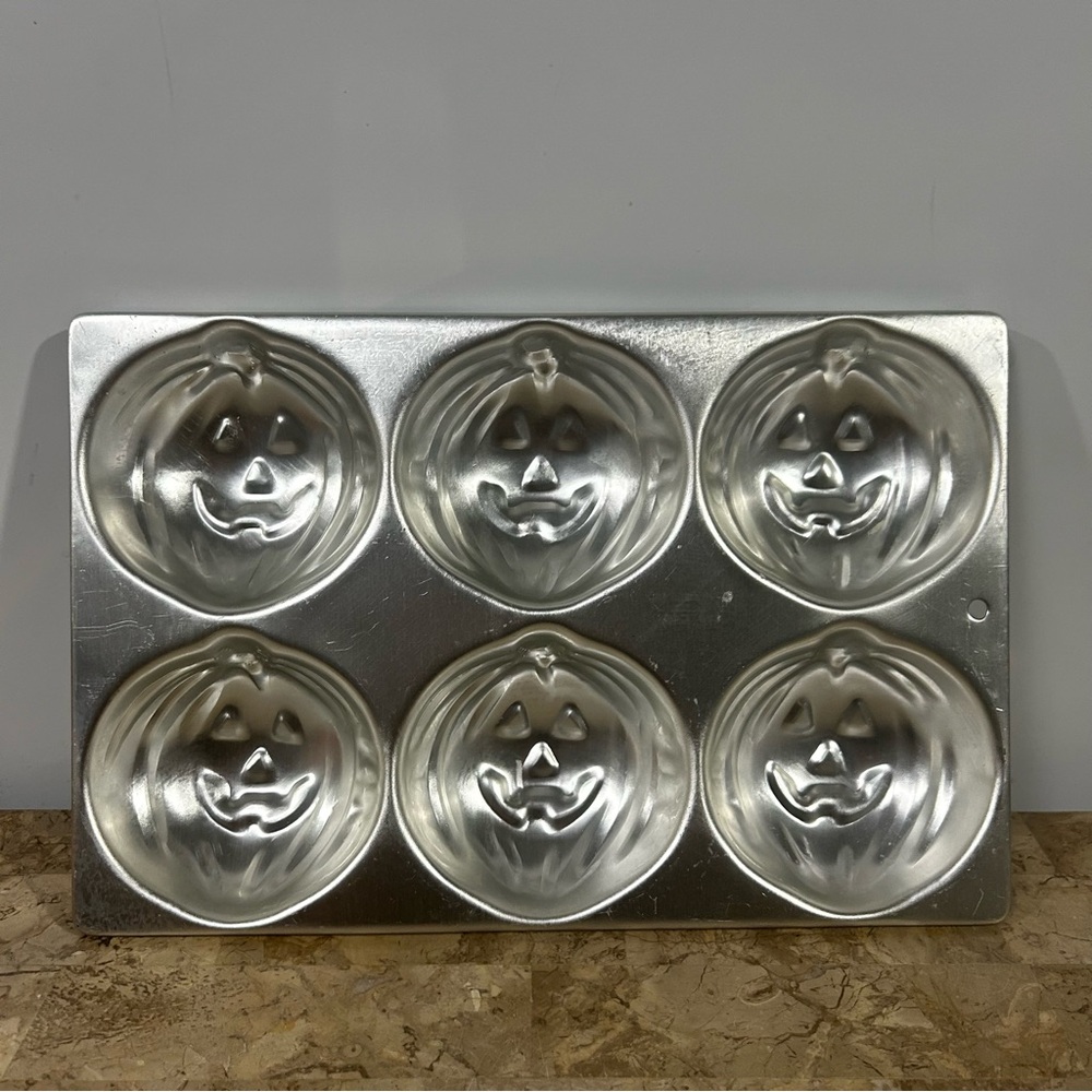 Wilton Mini Pumpkin Cake Mold - Vintage 1983